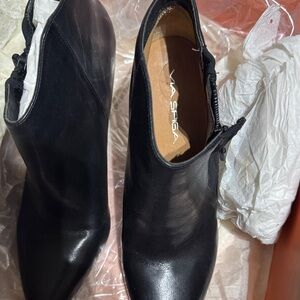 Via Spiga Black Leather Pointed Ankle Booties